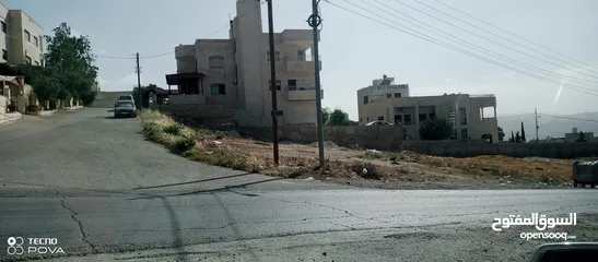  1 أرض للبيع في أبو نصير على شارعين تصلح لبناء فيلا إطلالة رائعة قريبة على شارع الأردن