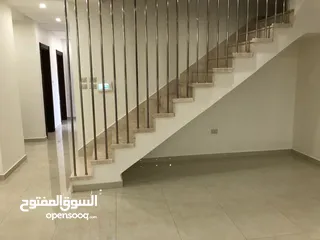  2 شقة فاخرة للبيع مع روف ومطبخ راكب مع كافة الأجهزة الكهربائية الحديثة .