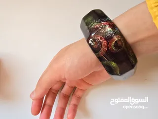  10 اساور زجاجية ملونة جميلة كبيرة