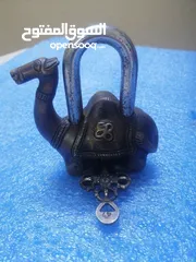  3 قفل  اثري على شكل جمل مصنوع من الحديد الصلب بمفتاح جانلي مميز