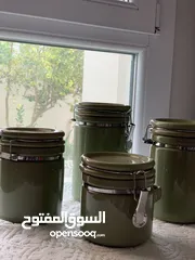  4 4pcs ceramic canister set with wooden spoons - طقم علب سيراميك متكون من 4 قطع مع ملاعق خشبية