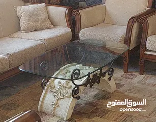  1 طاولة رخام وحديد للبيع اشتريتها