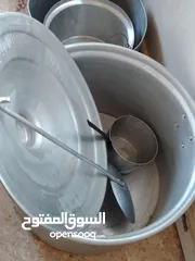  2 اواني طبخ للاعراس و المناسبات العامة بحالة ممتازة جدا و القدر قياس 55 صناعه اردنية فاخرة و ملحقاته