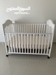  5 سرير للاطفال جونيرز مع المرتبة Juniors Charlotte Height Adjustable Baby  Crib with Mattress
