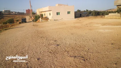  2 ارض للبيع قطعتين يوجد فيها اربع بيوت ثلاث جاهزات للسكن وواحد بدو تشطيب  15 دونم زيتون وحلويات دوالي
