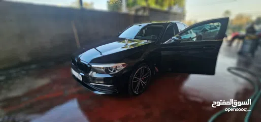  3 BMW 530e سيارة