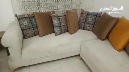  4 طقم كنب. كورنر للبيع بحاله جيده