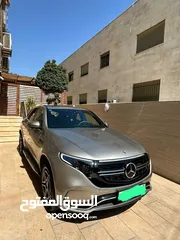  14 مرسيدس EQC 400 موديل 2022 - عداد 14 ألف كم فقط - بحالة الوكالة-البيع لظروف السفر
