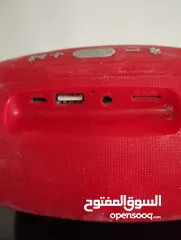  4 سماعة مكبر الصوت بلوتوث بلون احمر شغالة 100٪ ويمكن تشغيل الراديو FM بها بحالة ممتازة بسعر مغري