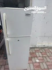  1 HITACHI refrigerator available in mabiallha