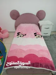  1 تخت مفرد  مع كومدينة بحال الوكالة استعمال خفيف