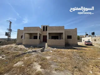  1 ارض للبيع مع شقتين في جناتا ابو نجيم