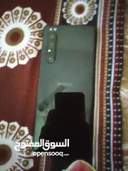  2 سوني اكسبيريا ون مارك 3 جهاز فيه شويه عواج شاصي بس شغال طبيعي مامثر على جهاز موصفاته معروفه