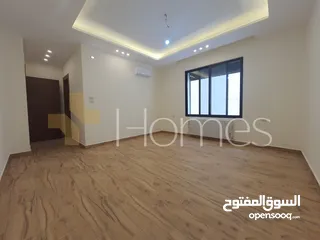  8 شقة ارضية مع ترس للبيع في رجم عميش بمساحة بناء 215م