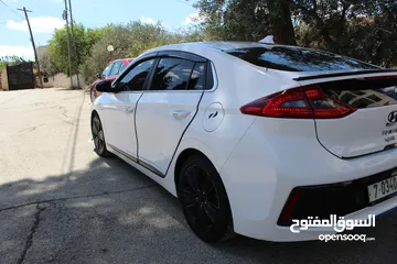  6 هيونداي أيونيك هايبرد 2018 – IONIQ HYBRID Black Edition