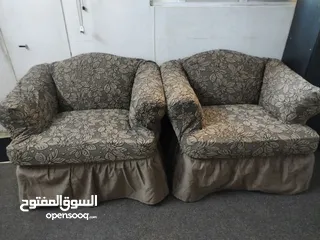  2 طاولة ديكور شاشة وغطا كنب بحال الجديد