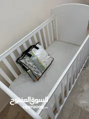  6 سرير اطفال بحالة ممتازة للبيع