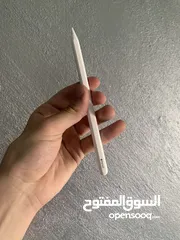  5 آيباد برو الحجم الكبير 12.9 للبيع مع قلم آبل أصلي و شاحنه الأصلي و كڤر للآيباد و كرتون بحالة ممتازة