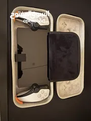  1 Playstation portal + pulse explore earbuds