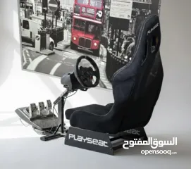  1 كرسي Playseat Evolution وعجلة قيادة Logitech G29.