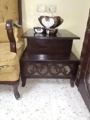  3 طقم طاولات الطاوله الكبيره بحاجه لغراء بس كما واضح بالصوره