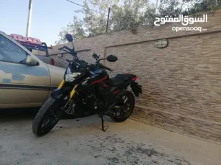 2 Honda Hornet 200cc