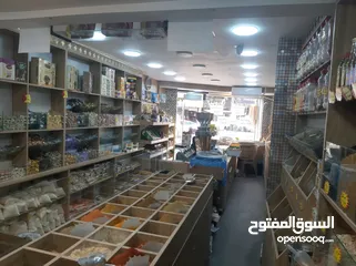  3 محمص للبيع بكامل عدته وديكوره وبضاعته البيع بداعي السفر المحمص يعمل بشكل جيد وقابل للتطوير والتوسيعو