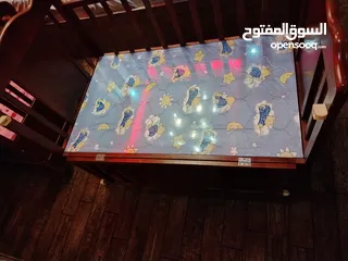  9 تخت بيبي عدد 2 ازرق و زهري اندونيسي مع الهزاز للتواصل