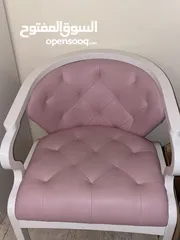  2 كرسي ابيض ووردي pink white chair 13omr 13 ريال عماني