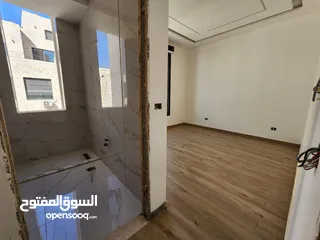  4 شقة أرضية مميزة في عبدون للبيع بموقع حيوي   الرقم المرجعي : 14199