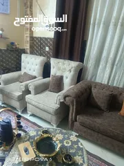  2 طقم كنب بني وبيج مخمل – حالة ممتازة واستعمال خفيف