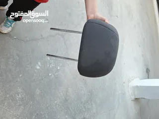  1 مساند كراسي أكسنت بحالة الوكالة