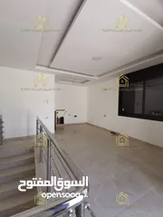  8 شقة دوبلكس ثالث مع روف جديد لم يسكن في أرقى واجمل مناطق خلدا
