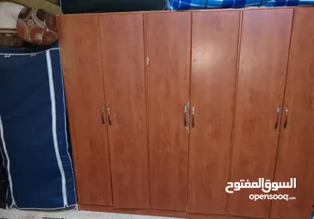  2 خزانة ملابس ثلاث ضرف وتسريحة حجم كبير ومعهم خزانة قماش