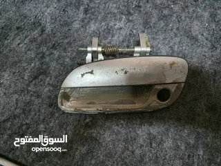  3 قطع متفرقة لسيارة اكس دي موديل 2001