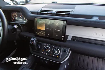  30 Land Rover Defender 2022 Gasoline Black edition