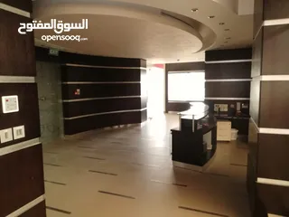 1 مكتب مميزة في شارع الجاردنز للبيع