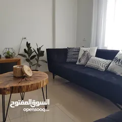  4 أثاث مستعمل بحالة جيدة (طقم كنبايات + طاولة سفره مع كراسيها + طاولة تلفزيون)
