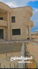 8 فيلا مكونة من طابقين مع بركة مع قطعة أرض للبيع