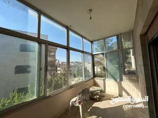  1 شقه 156متر بناء قديم مقابل البوابه الرئيسيه للجامعه الاردنيه تصلح للاستثمار