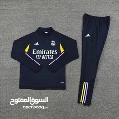  3 بجامات رياضة Size small to xl ?