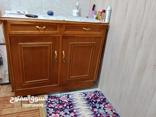  1 بوفيه او ميز نضد