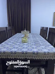  2 طاولة سفره وكراسي ل 8 اشخاص  اللون بني خشب زان