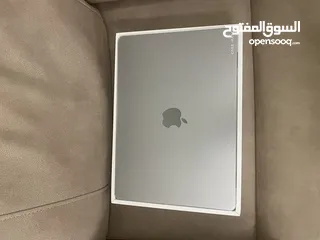  1 ‏MacBook للبيعM2