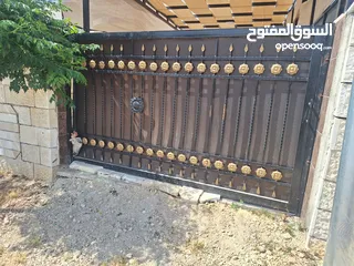  7 بابين حديد ثقيل