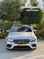  1 مرسيدس E300 نظيف جداً وبسعر ممتاز.