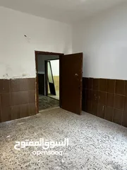  18 شقة للإيجار في الزرقاء بجانب مدرسة الأمير حمزة في حي الأمير محمد  - من المالك مباشرة