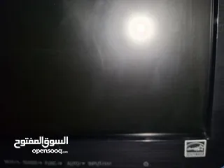  20 شاشة كمبيوترLG20انش مونيتورLEDمع نحولها الأصلي مدخلVGAبحاله ممتازه عالفحص شغاله100%
