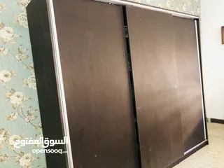  2 خزانة سحاب 3 درف لون بني محروق  بحالة الوكالة