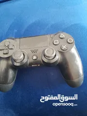  1 يد بلايستيشن 4 اصليه للبيع